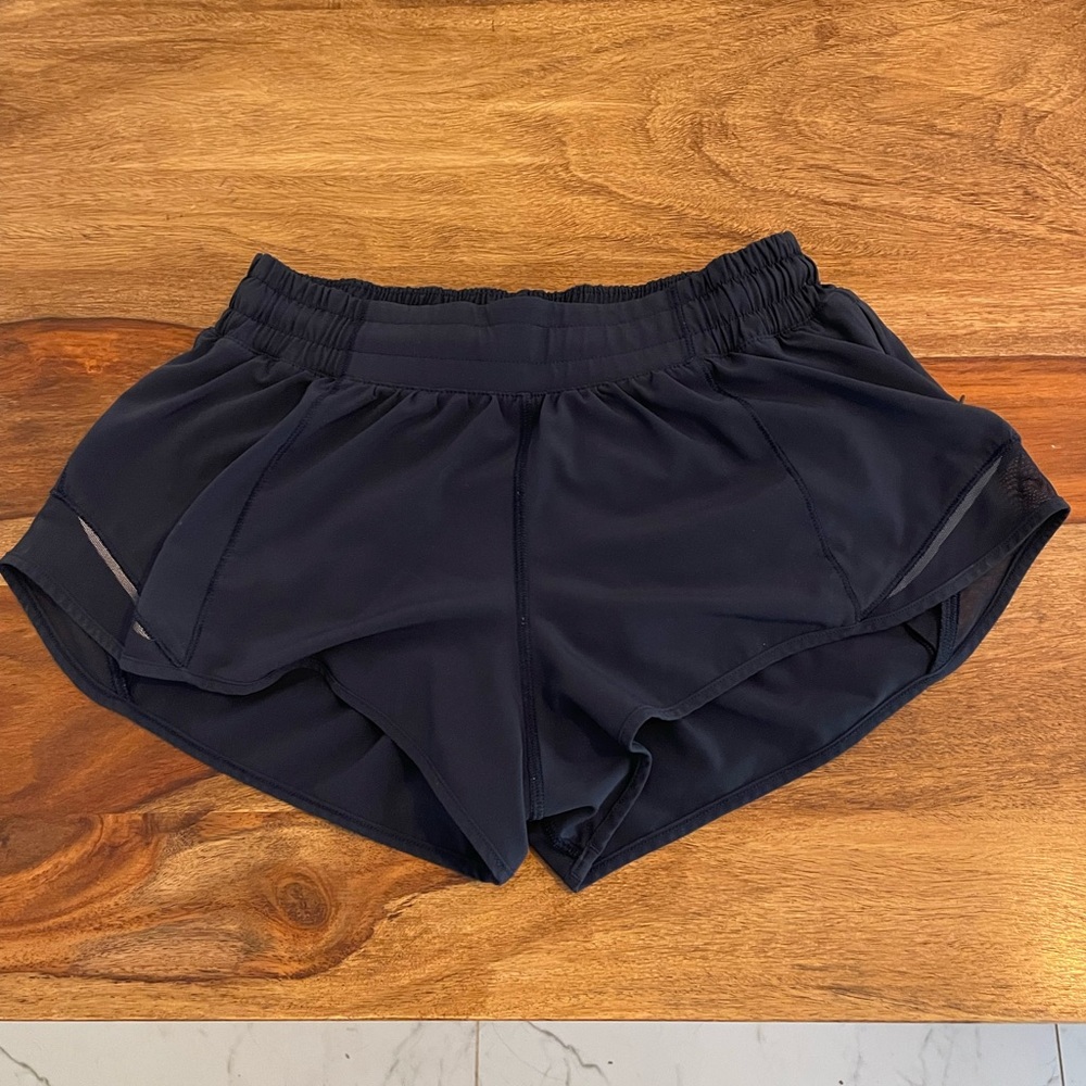 Lululemon Hotty Hot Shorts size 6 Low Rise 2.5" - fits like sz 4